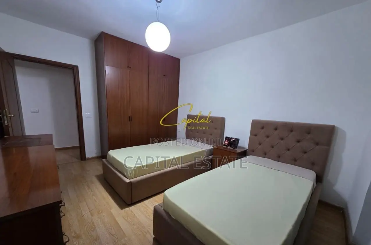APARTAMENT ME QIRA 4+1+2 RRUGA MINE PEZA 1.200 EURO