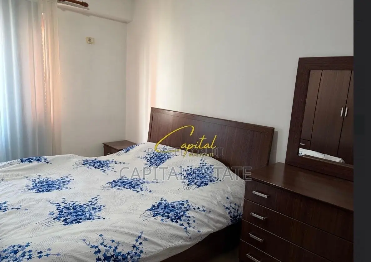 APARTAMENT ME QIRA 3+1 RRUGA JORDAN MISJA 60.000 LEKE