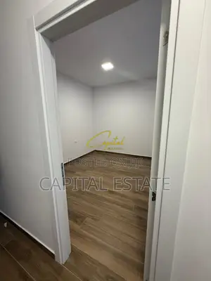 ZYRE ME QIRA 130 M2 KOMPLEKSI FARMACIA 10 650 EURO