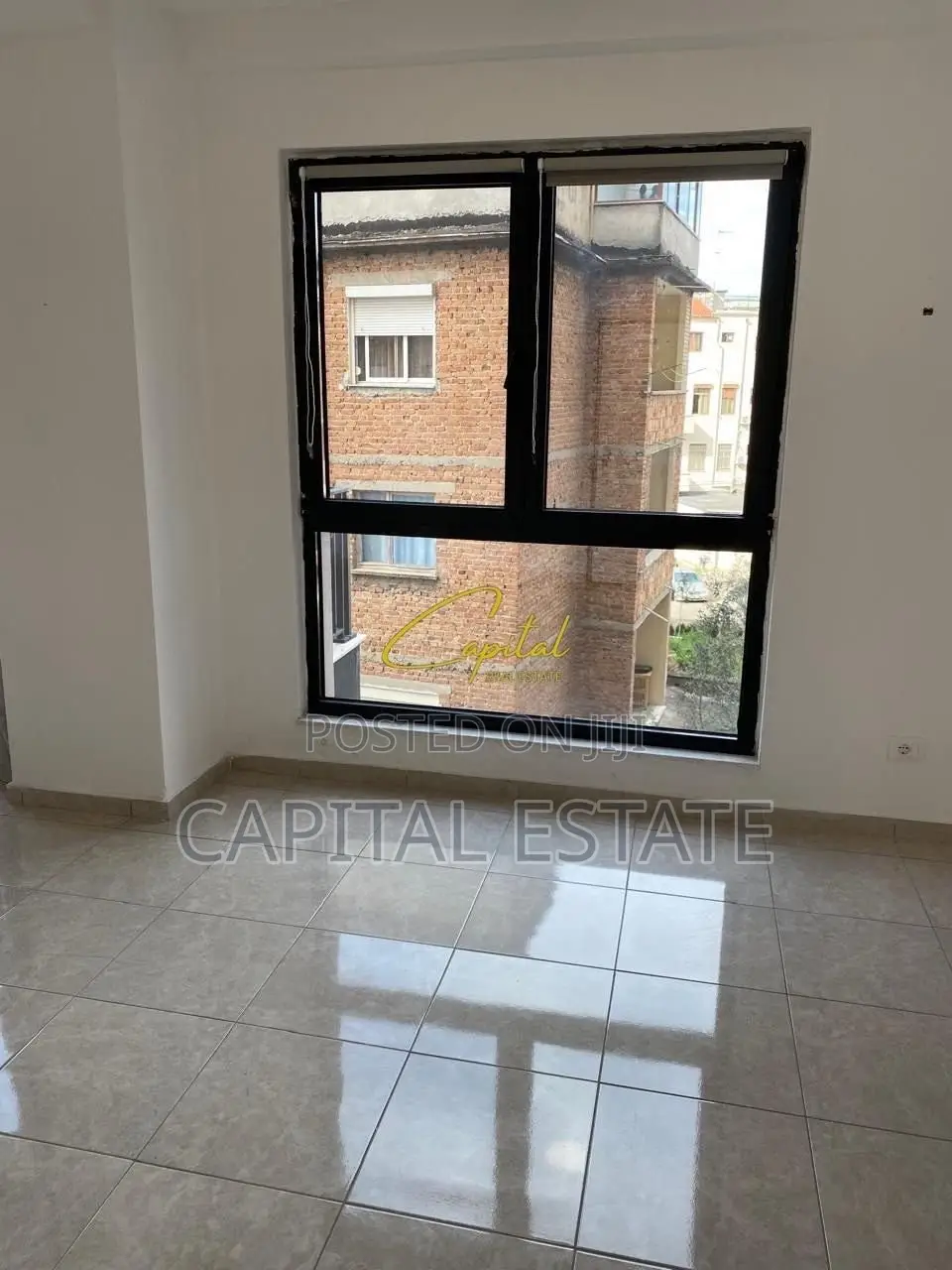 AMBIENT BIZNESI ME QIRA 90 M2 PAZARI I RI 80.000 LEKE