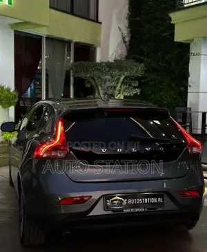 VOLVO V40