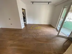ZYRE ME QIRA 67 M2 STADIUMI AIR ALBANIA 1000 EURO