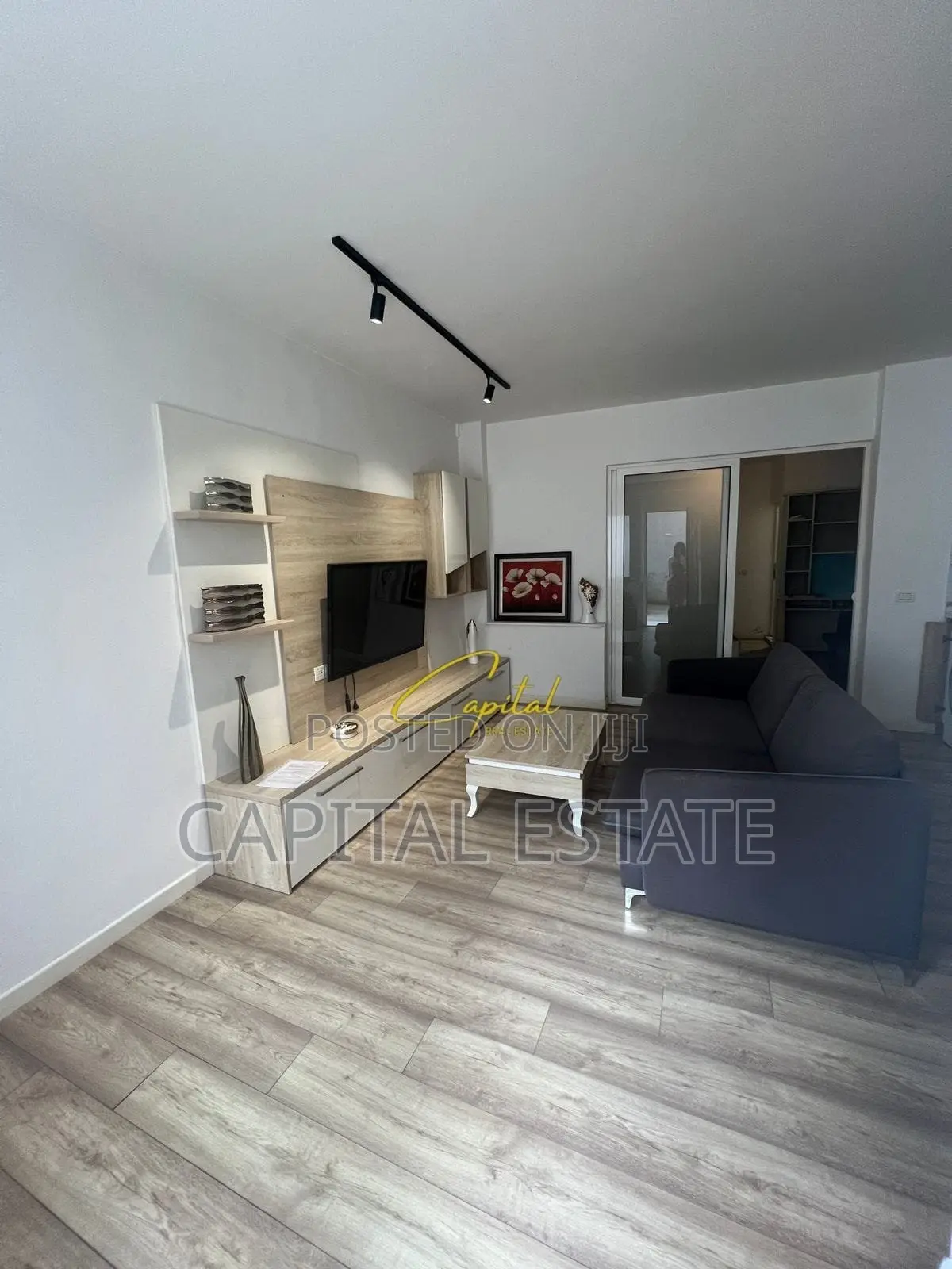 APARTAMENT ME QIRA 1+1 RRUGA E BARRIKADAVE 50.000 LEKE