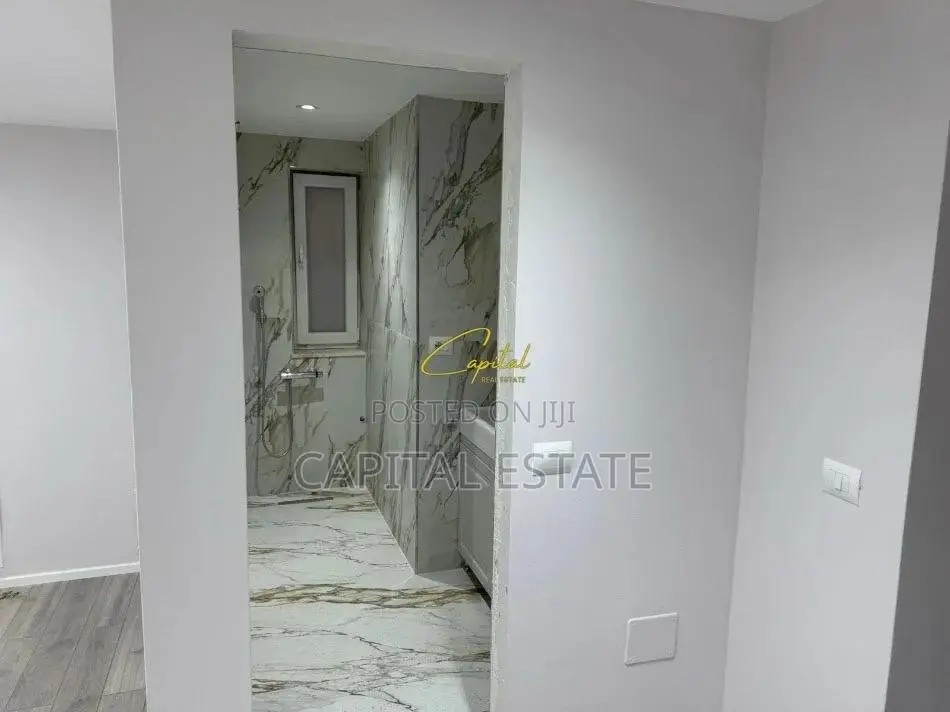 AMBIENT BIZNESI ME QIRA 73 M2 QENDER 1.500 EURO