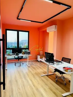 ZYRE ME QIRA 220 M2 BULEVARDI I RI 1.700 EURO