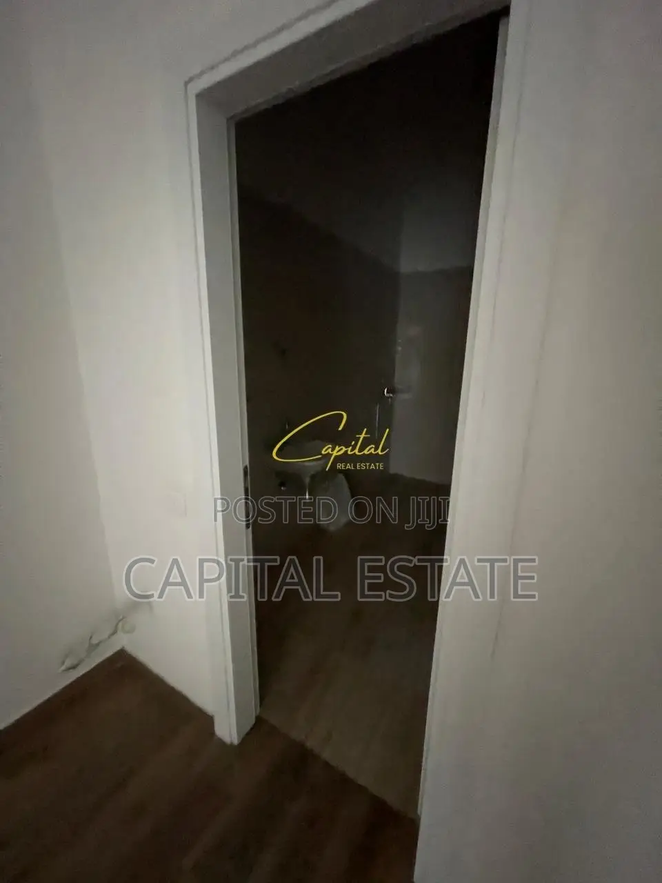 ZYRE ME QIRA 118 M2 KOMPLEKSI FARMACIA 10 650 EURO