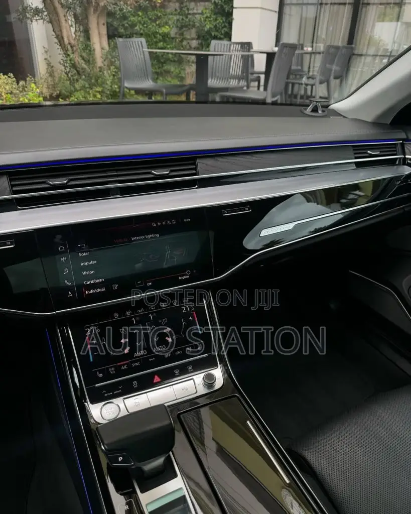 AUDI A8L