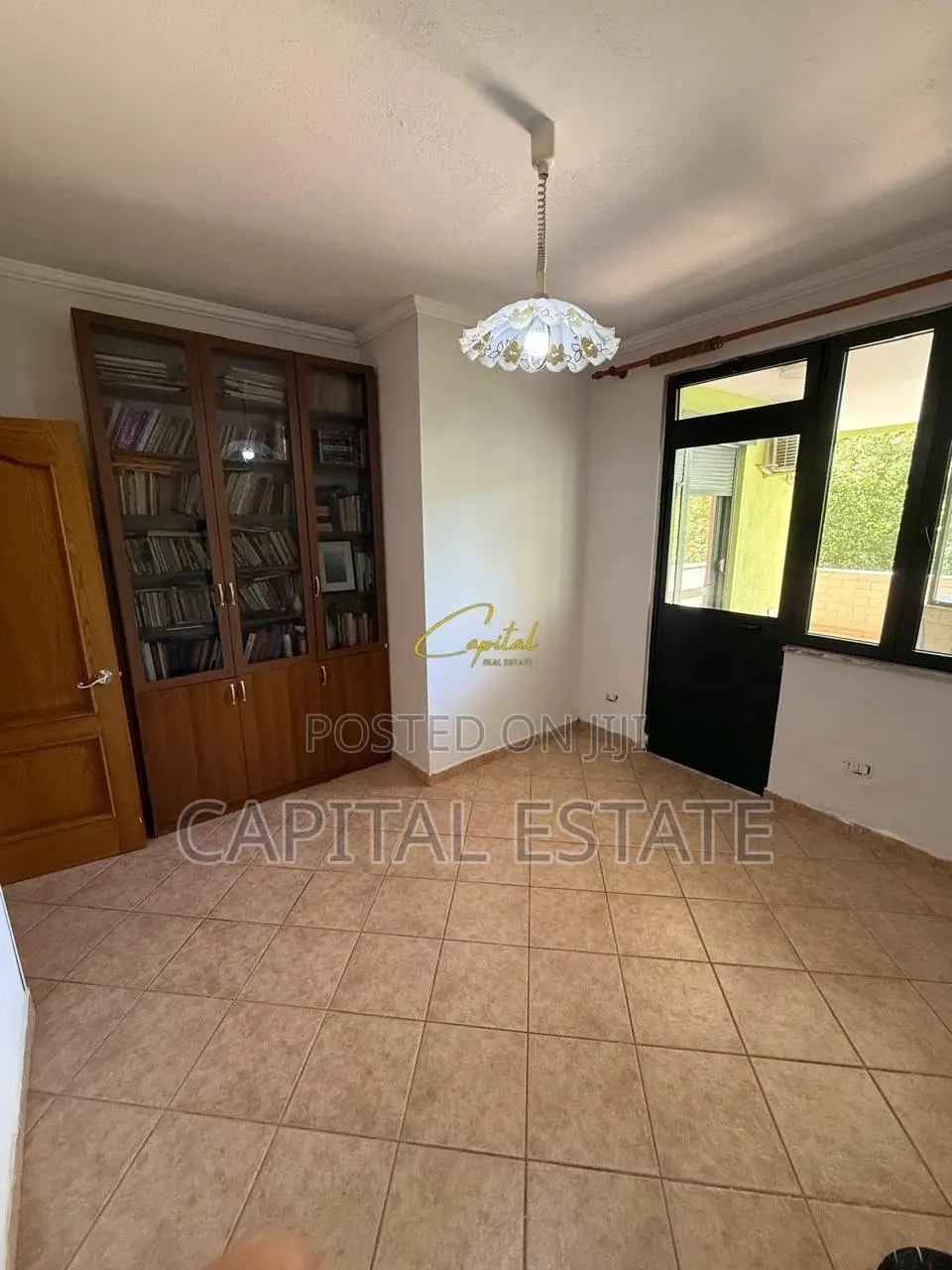 ZYRE ME QIRA 150 M2 ISH EKSPOZITA 120.000 LEKE