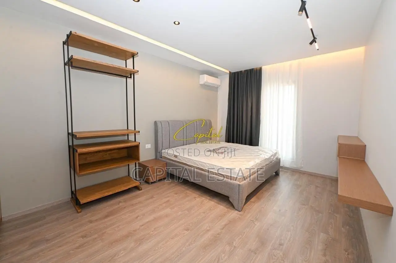 APARTAMENT ME QIRA 2+1 KOMPLEKSI DELIJORGJI 1.300 EURO