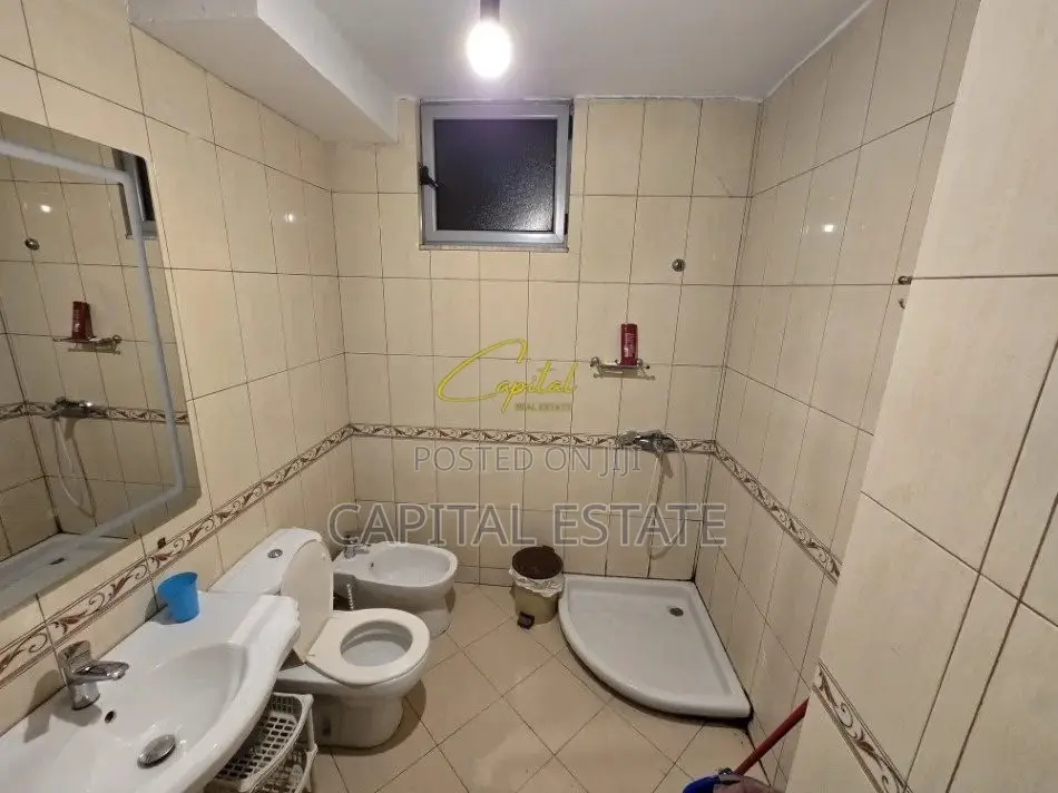 APARTAMENT ME QIRA 2+1 PALLATI ME SHIGJETA 550 EURO