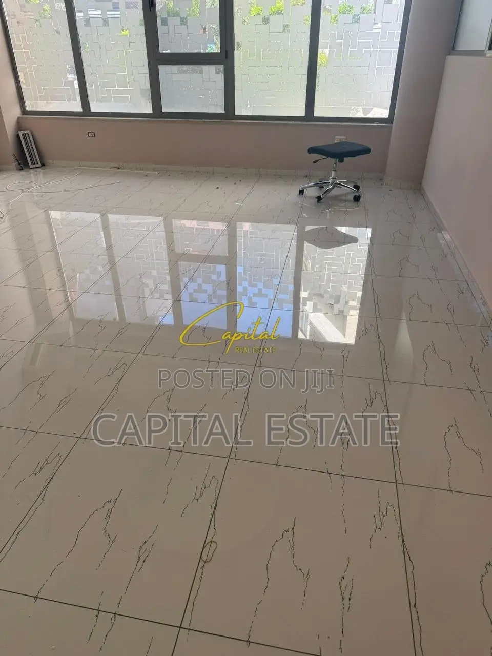 AMBIENT BIZNESI ME QIRA 80 M2 RRUGA E DIBRES 120.000 LEKE