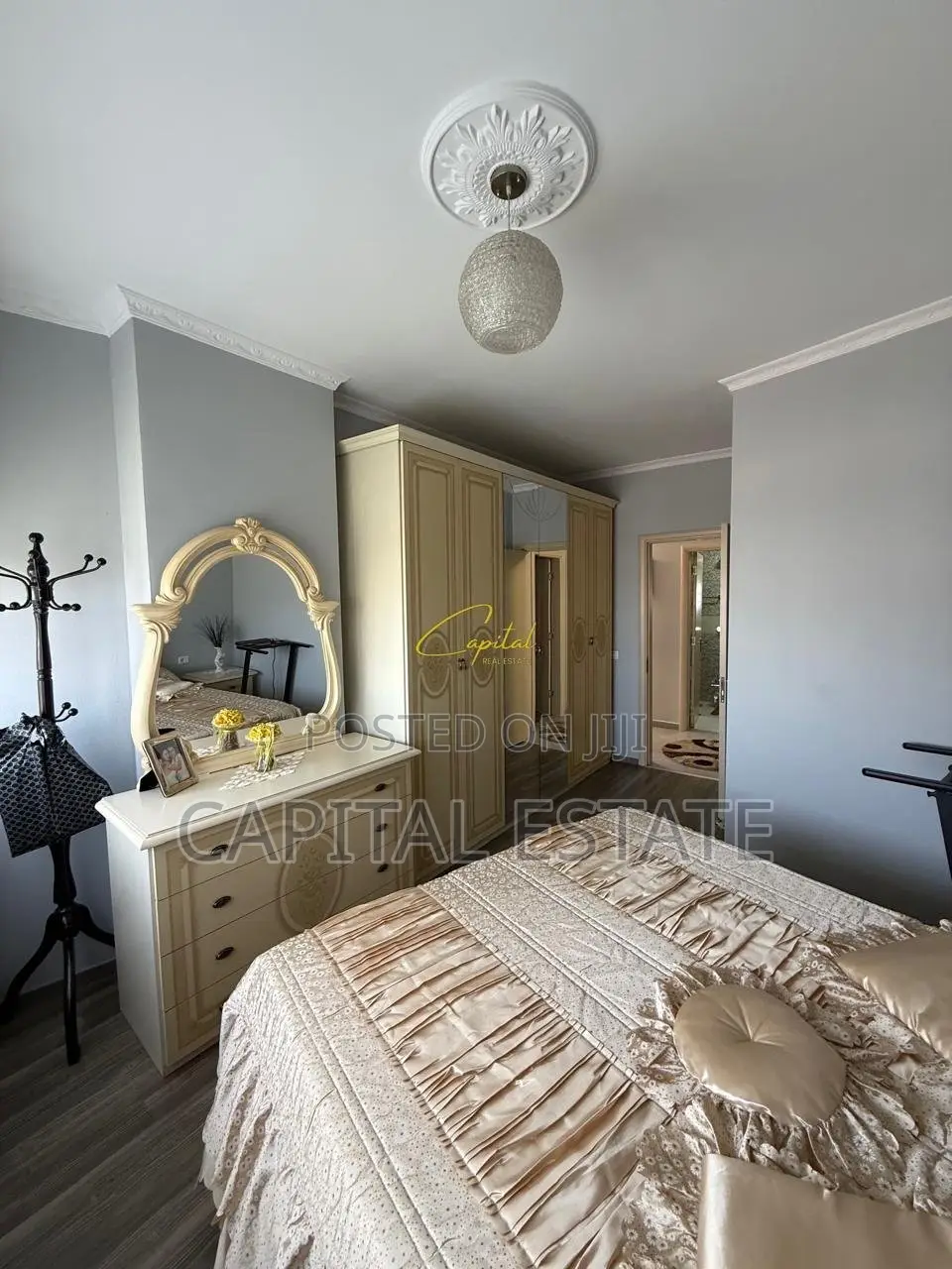 SHITET APARTAMENT 2+1 ISH STACIONI TRENIT 260.000 EURO