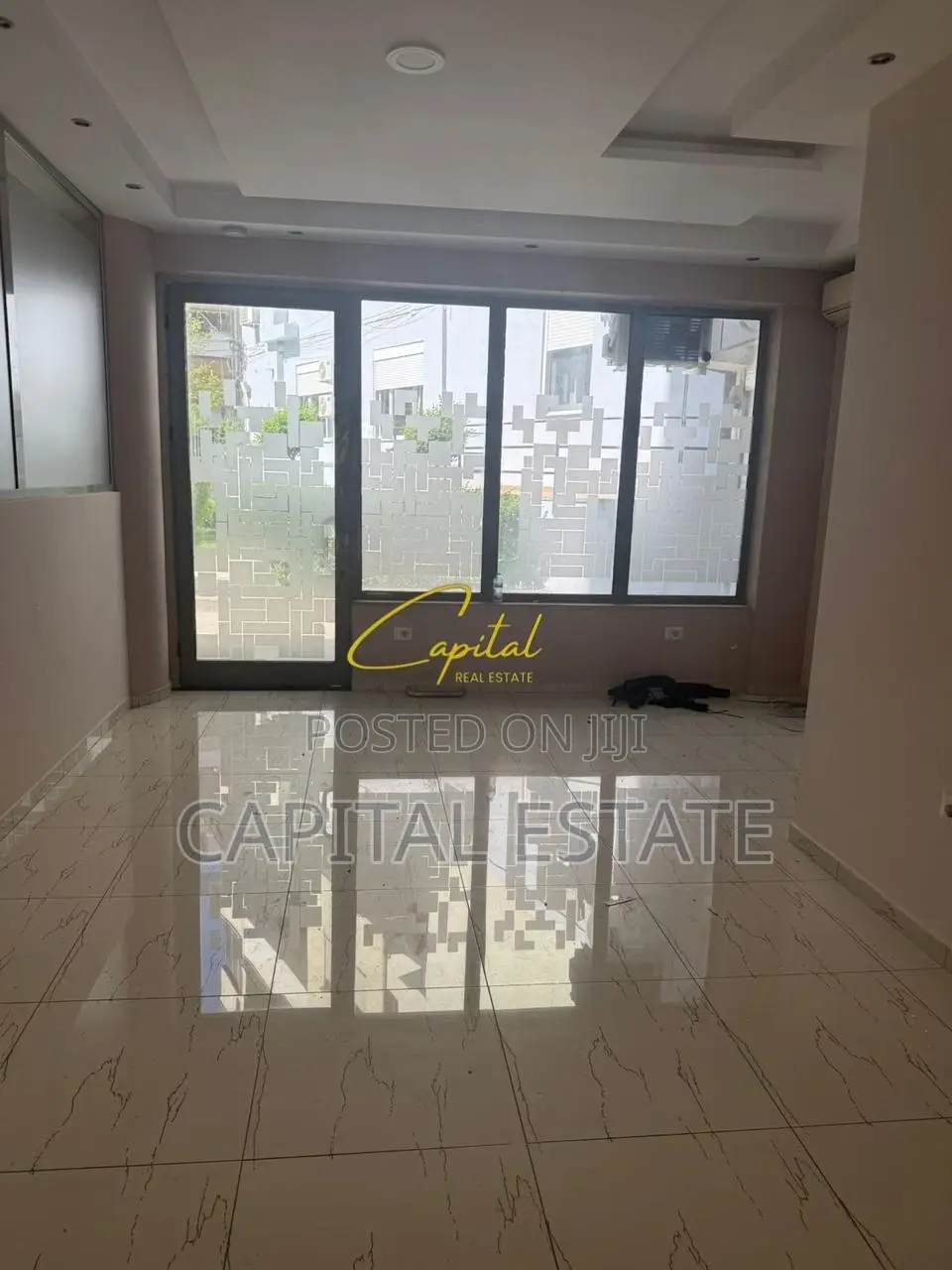 AMBIENT BIZNESI ME QIRA 80 M2 RRUGA E DIBRES 120.000 LEKE
