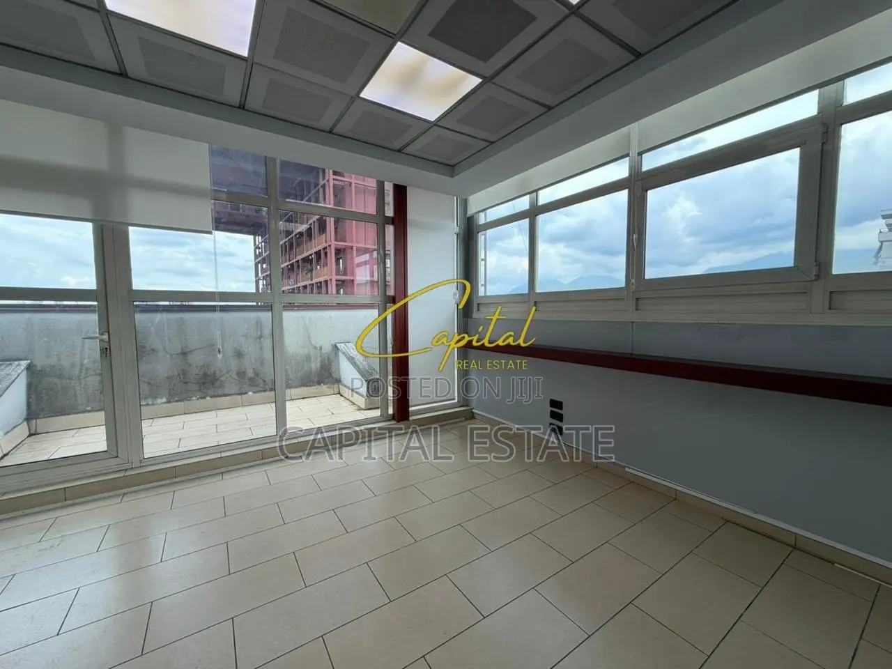 ZYRE ME QIRA 450 M2 RRUGA E KAVAJES 6000 EURO