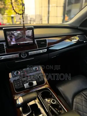 SHITET Audi A8