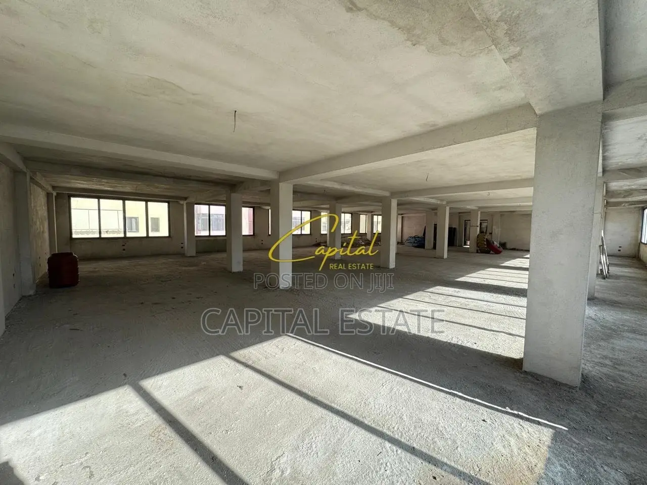AMBIENT BIZNESI ME QIRA 450 M2 PALLATI ME SHIGJETA 150.000 LEKE