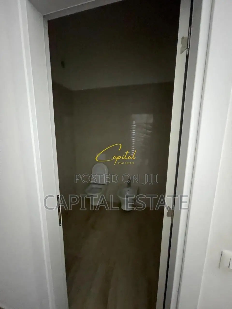 ZYRE ME QIRA 118 M2 KOMPLEKSI FARMACIA 10 650 EURO