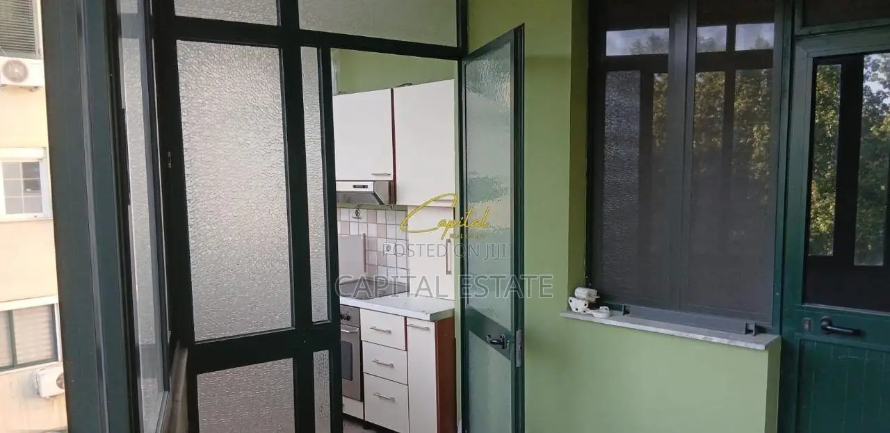 ZYRE ME QIRA 150 M2 ISH EKSPOZITA 120.000 LEKE
