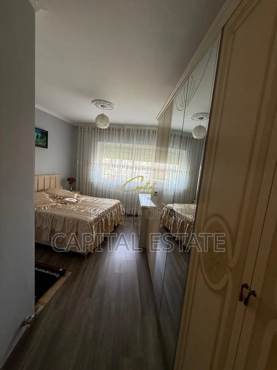 SHITET APARTAMENT 2+1 ISH STACIONI TRENIT 260.000 EURO