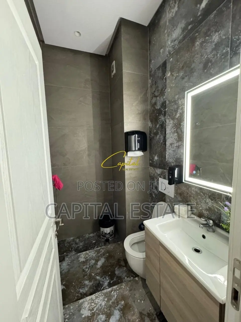 ZYRE ME QIRA 55 M2 KOMPLEKSI GOLDEN PARK 3 650 EURO