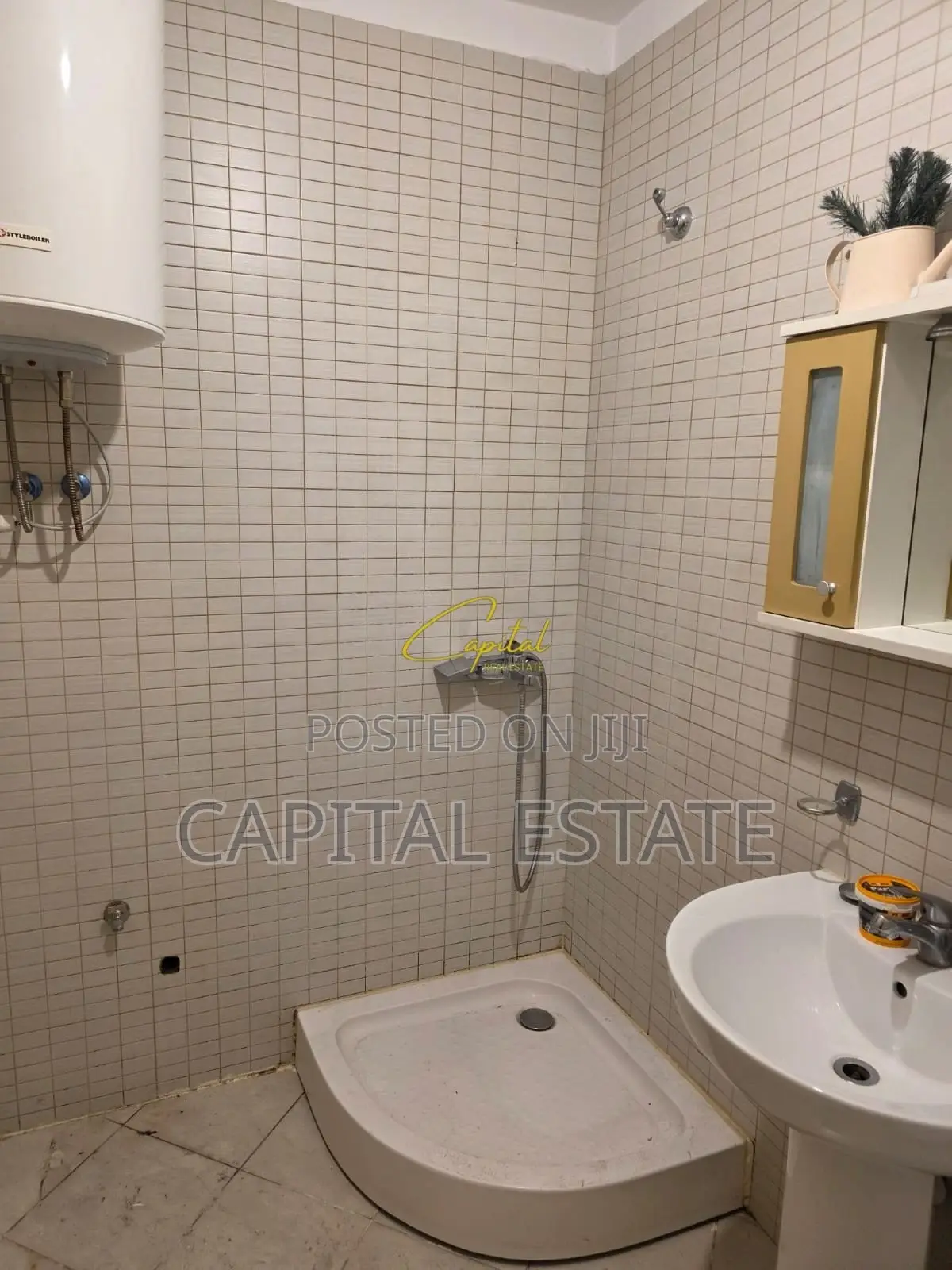 AMBIENT BIZNESI ME QIRA 105 M2 21 DHJETORI 650 EURO