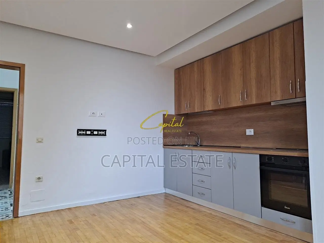 APARTAMENT ME QIRA 2+1 ISH STACIONI TRENIT 55.000 LEKE