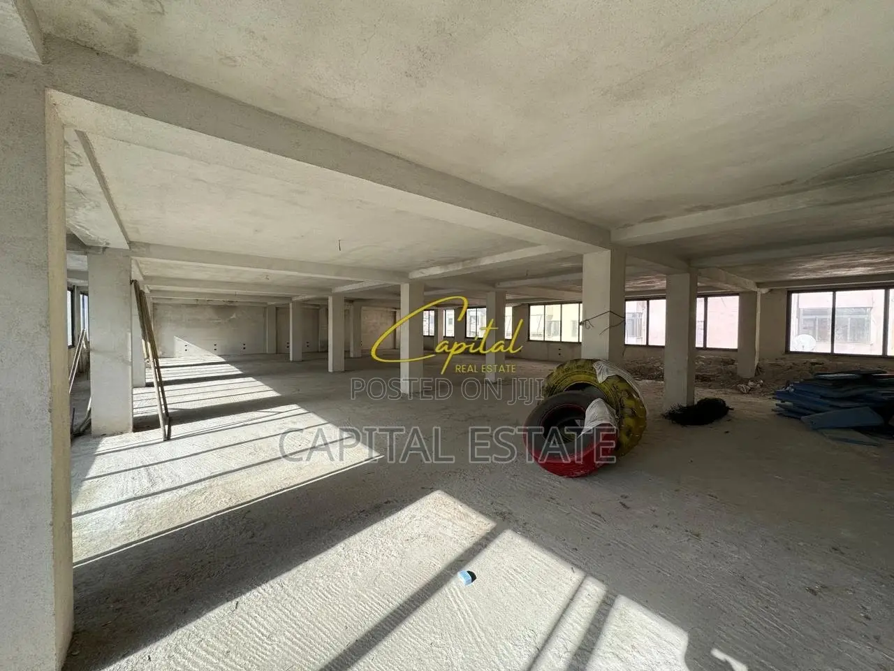 AMBIENT BIZNESI ME QIRA 450 M2 PALLATI ME SHIGJETA 150.000 LEKE