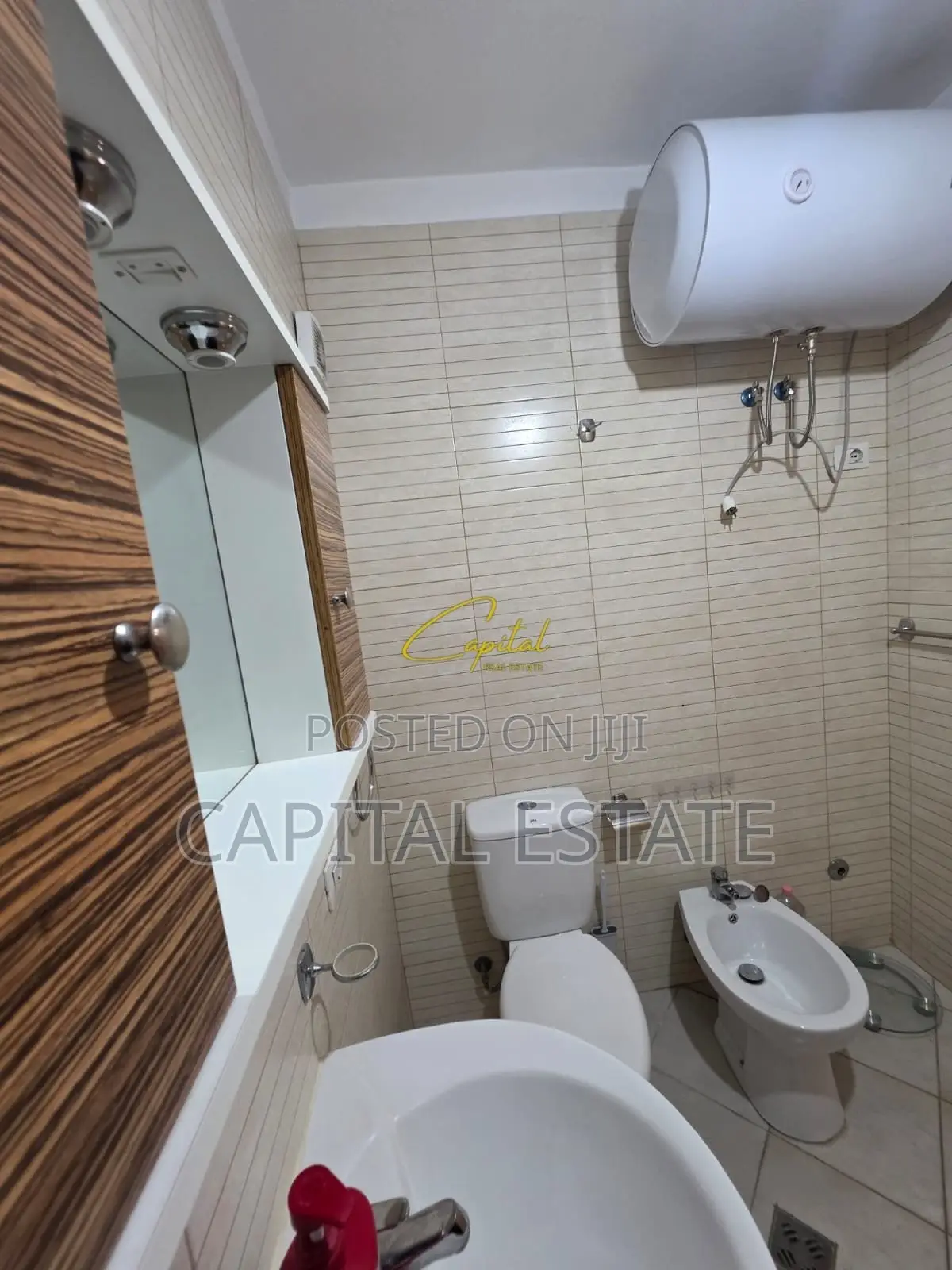 AMBIENT BIZNESI ME QIRA 105 M2 21 DHJETORI 650 EURO