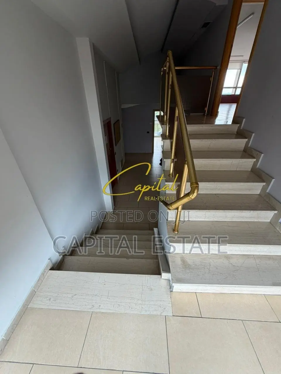 ZYRE ME QIRA 450 M2 RRUGA E KAVAJES 6000 EURO