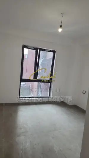 AMBIENT BIZNESI ME QIRA 97 M2 MYSLYM SHYRI 1.300 EURO