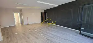 AMBIENT BIZNESI ME QIRA 102 M2 LIQENI ARTIFICIAL 1.400 EURO