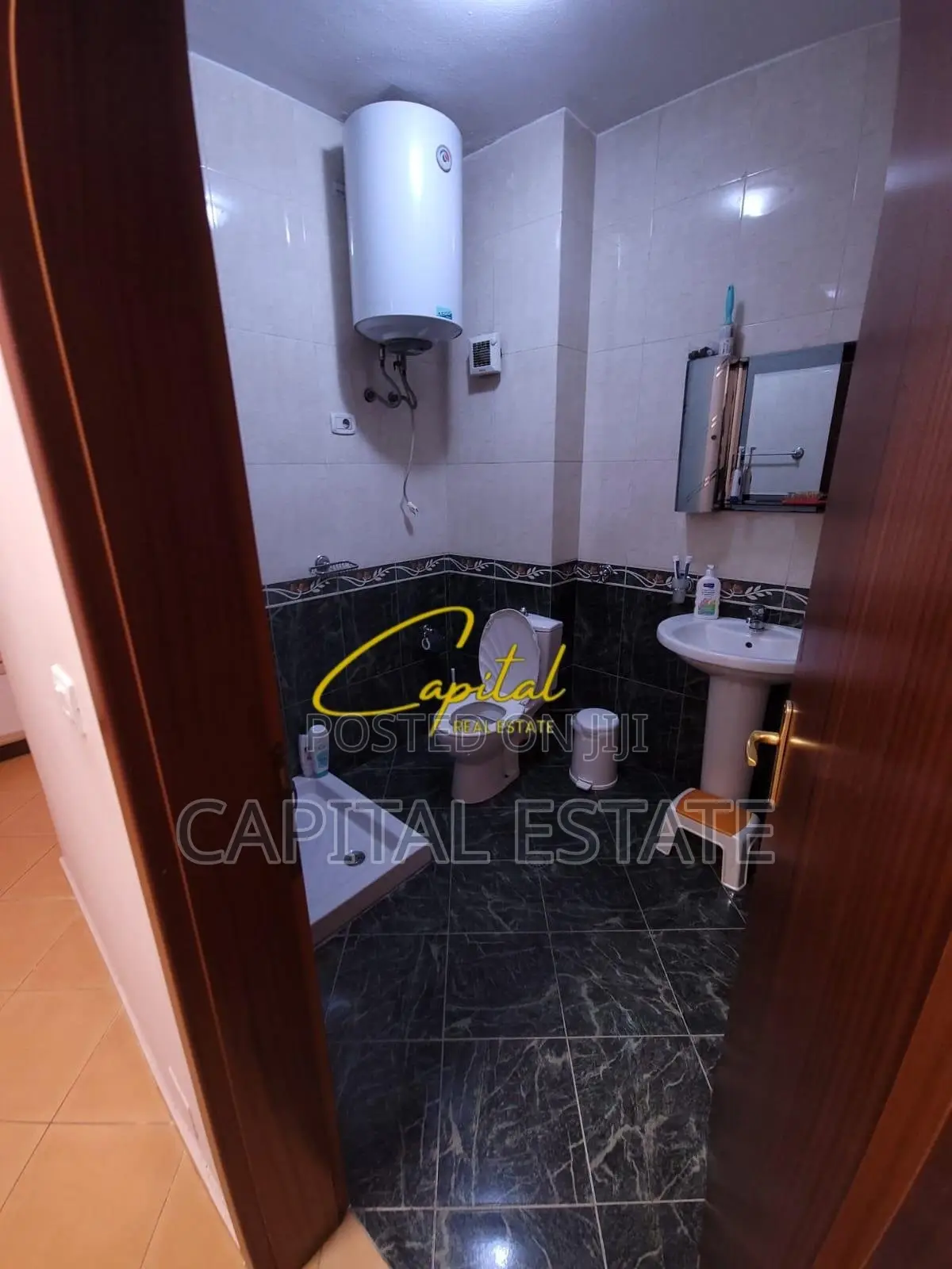 APARTAMENT ME QIRA 2+1 ISH EKSPOZITA 750 EURO