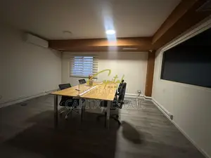 AMBIENT BIZNESI ME QIRA 200 M2 ISH BLLOKU 300.000 LEKE