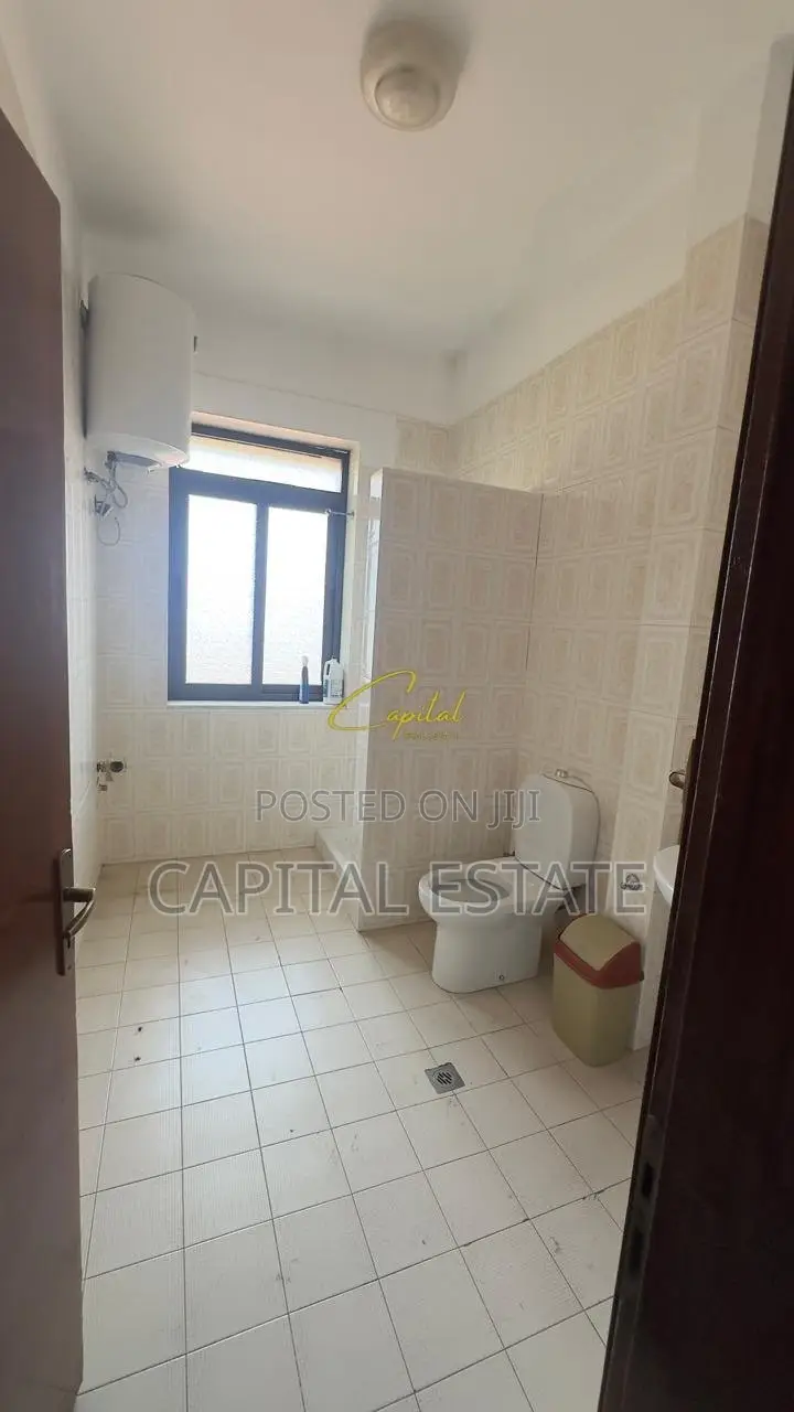 AMBIENT BIZNESI ME QIRA 120 M2 QENDER 950 EURO