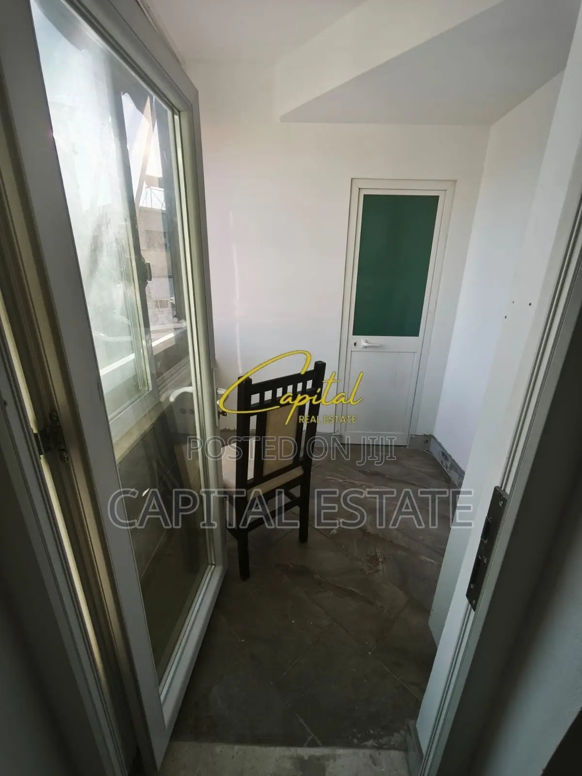 APARTAMENT ME QIRA 2+1 VASIL SHANTO 70.000 LEKE