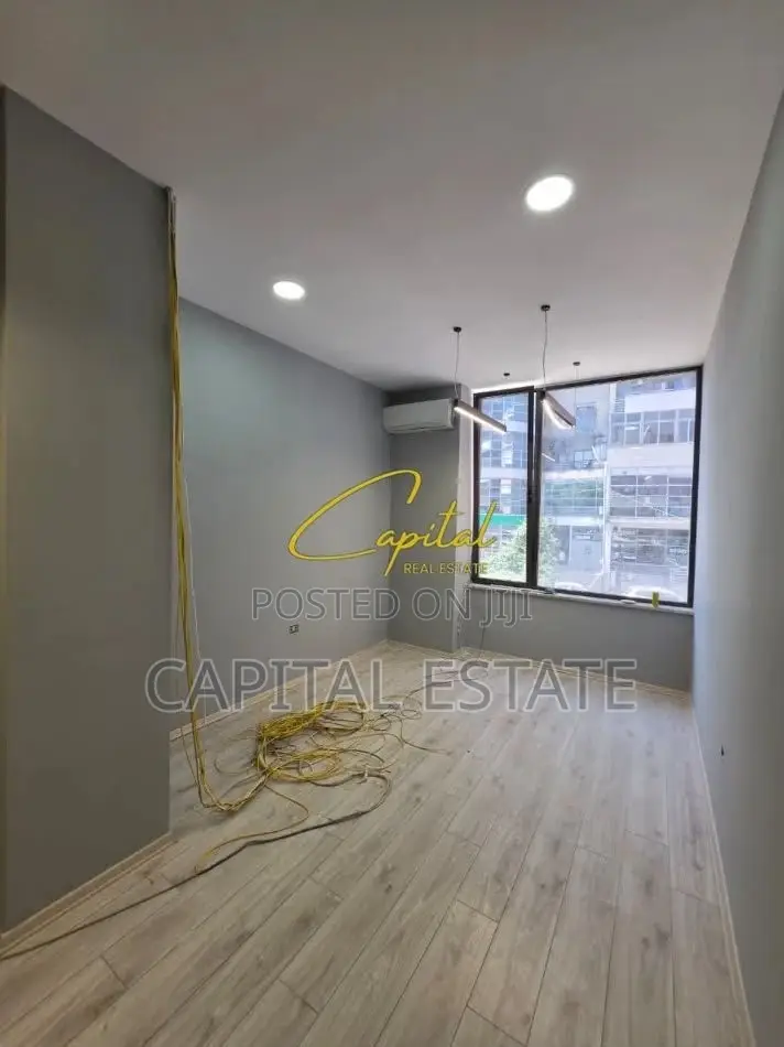 AMBIENT BIZNESI ME QIRA 31 M2 ZOGU I ZI 60.000 LEKE
