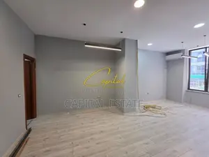 AMBIENT BIZNESI ME QIRA 31 M2 ZOGU I ZI 60.000 LEKE