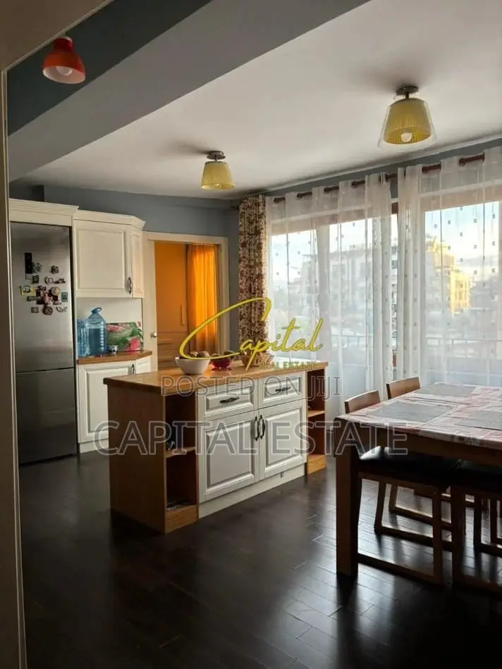 APARTAMENT ME QIRA 3+1 QENDER 1000 EURO