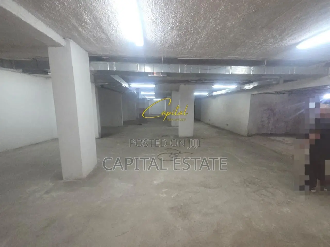 MAGAZINE ME QIRA 350 M2 PAZARI I RI 2.100 EURO