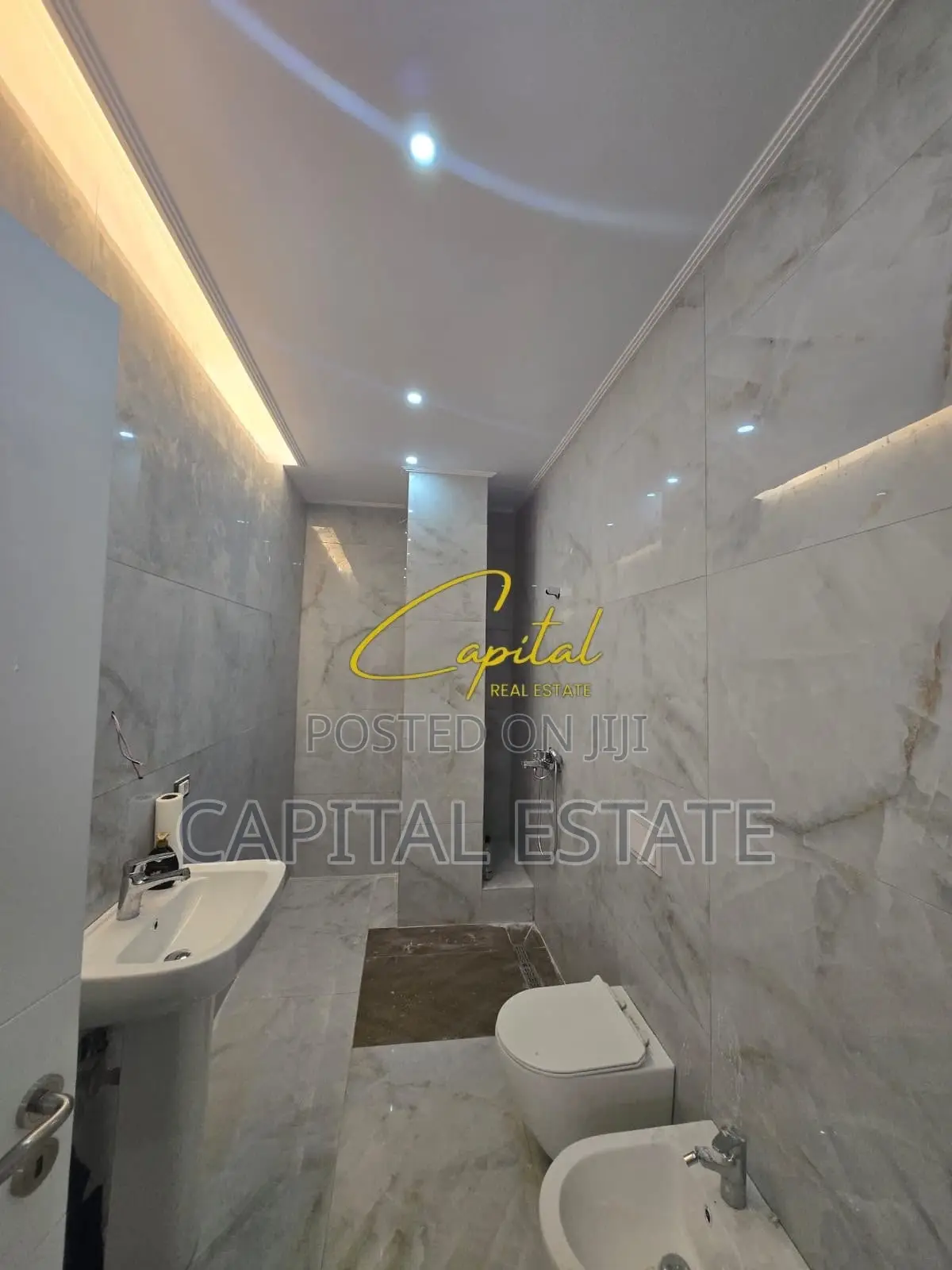 ZYRE ME QIRA 67 M2 KOMUNA E PARISIT 600 EURO