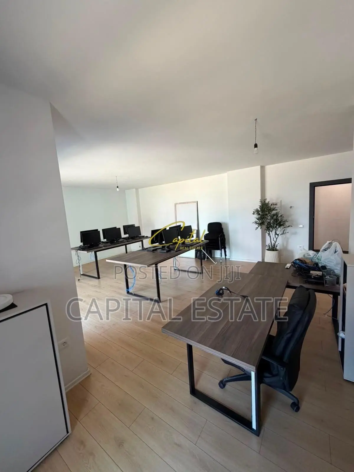 ZYRE ME QIRA 122 M2 BULEVARDI I RI 140.000 LEKE
