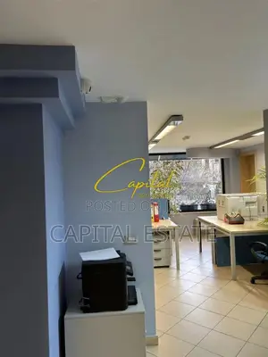 AMBIENT BIZNESI EM QIRA 220 M2 PAZARI I RI 250.000 LEKE