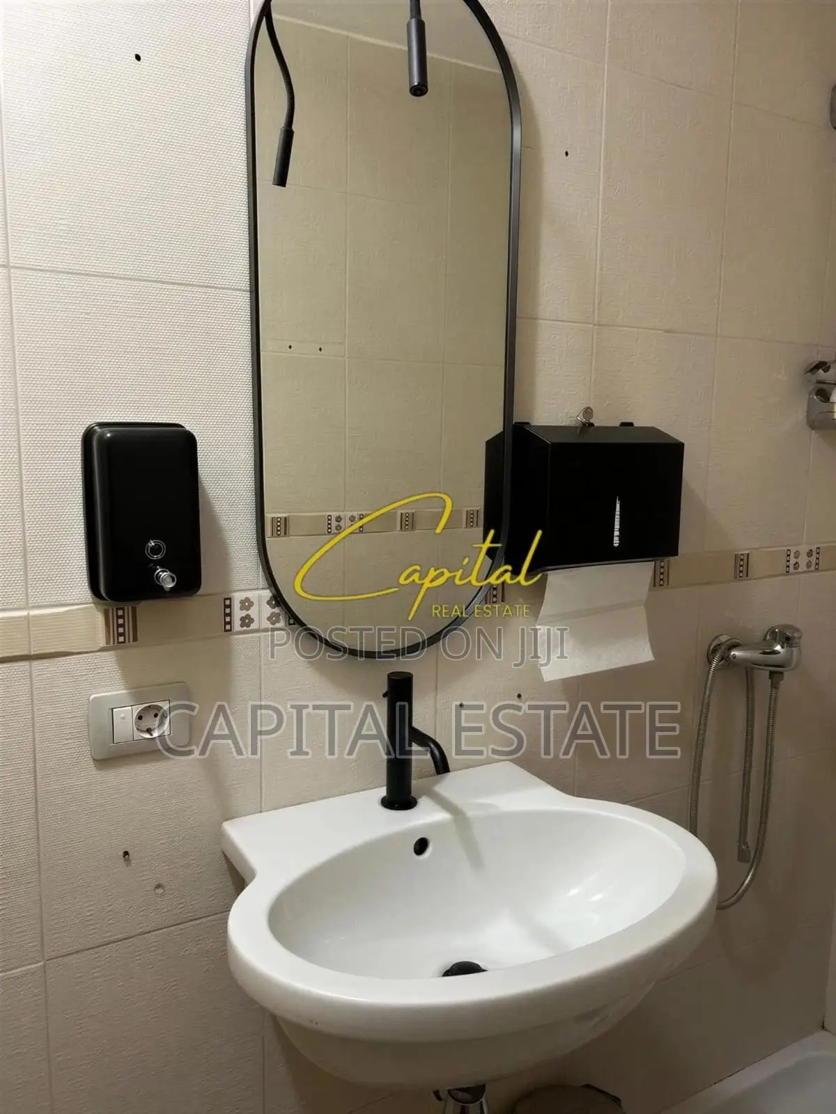 AMBIENT BIZNESI EM QIRA 220 M2 PAZARI I RI 250.000 LEKE
