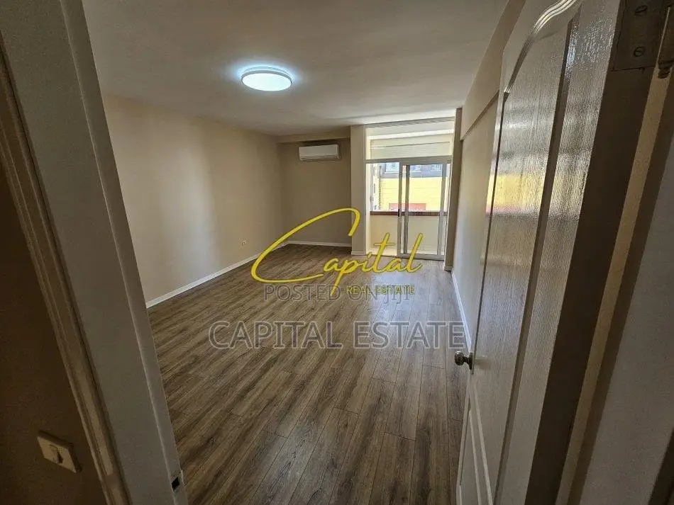 ZYRE ME QIRA 130 M2 QENDER 900 EURO