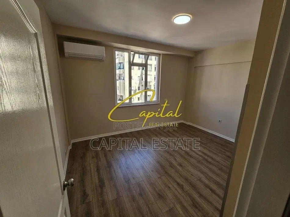 ZYRE ME QIRA 130 M2 QENDER 900 EURO