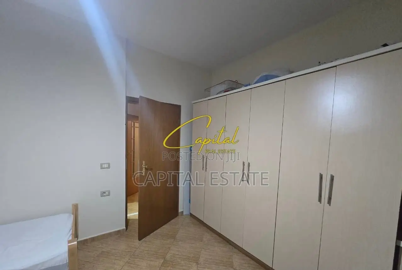 APARTAMENT ME QIRA 2+1 RRUGA E KOSOVAREVE 800 EURO