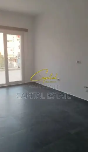 ZYRE ME QIRA 95 M2 ZOGU I ZI 1000 EURO