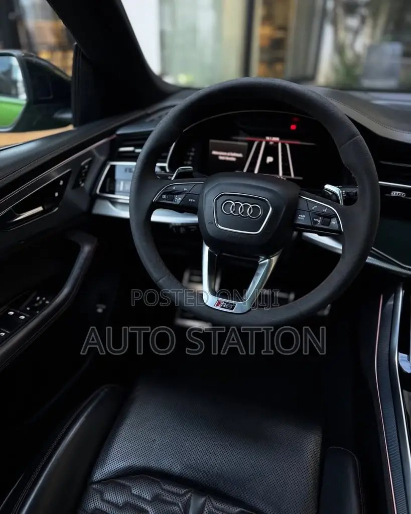 Audi RSQ8