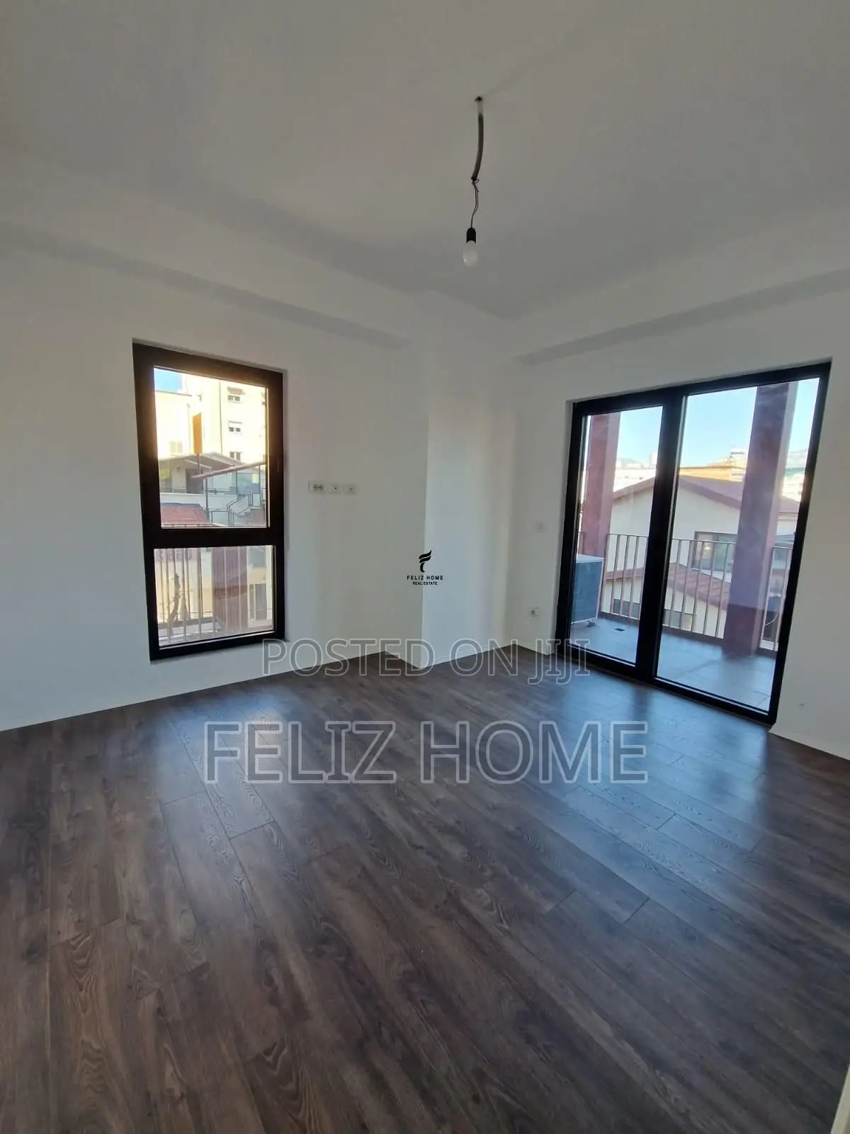 ZYRE ME QERA 103M2 RRUGA E KAVAJES 1.070 EURO