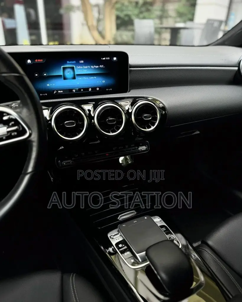 MERCEDES BENZ CLA